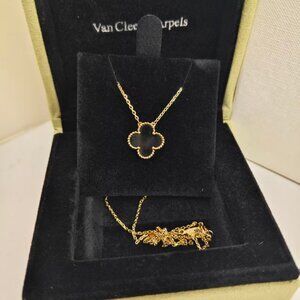 ✅Van Cleef & Arpels Black Necklace🖤